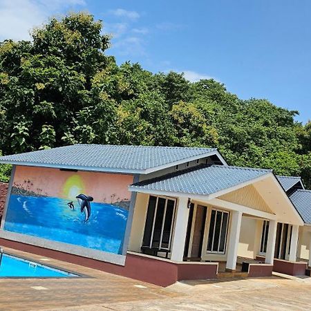 Nisarg Resort Guhāgar Esterno foto