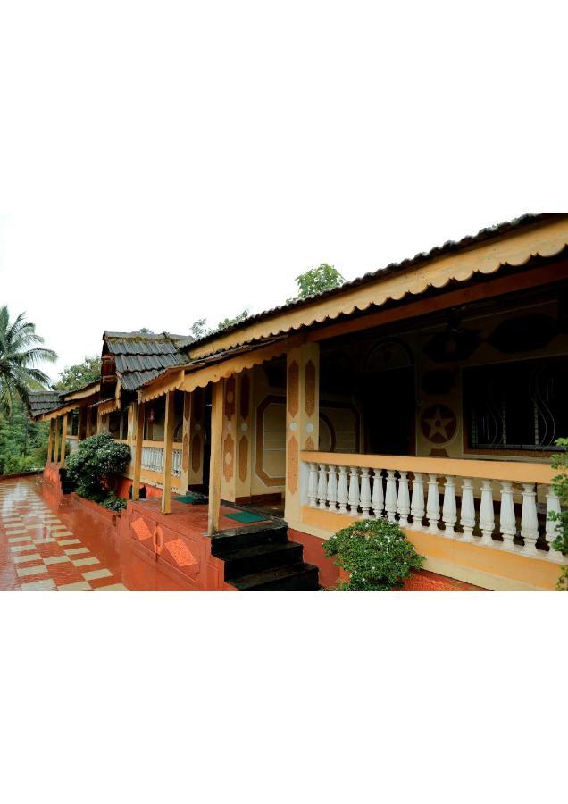 Nisarg Resort Guhāgar Esterno foto