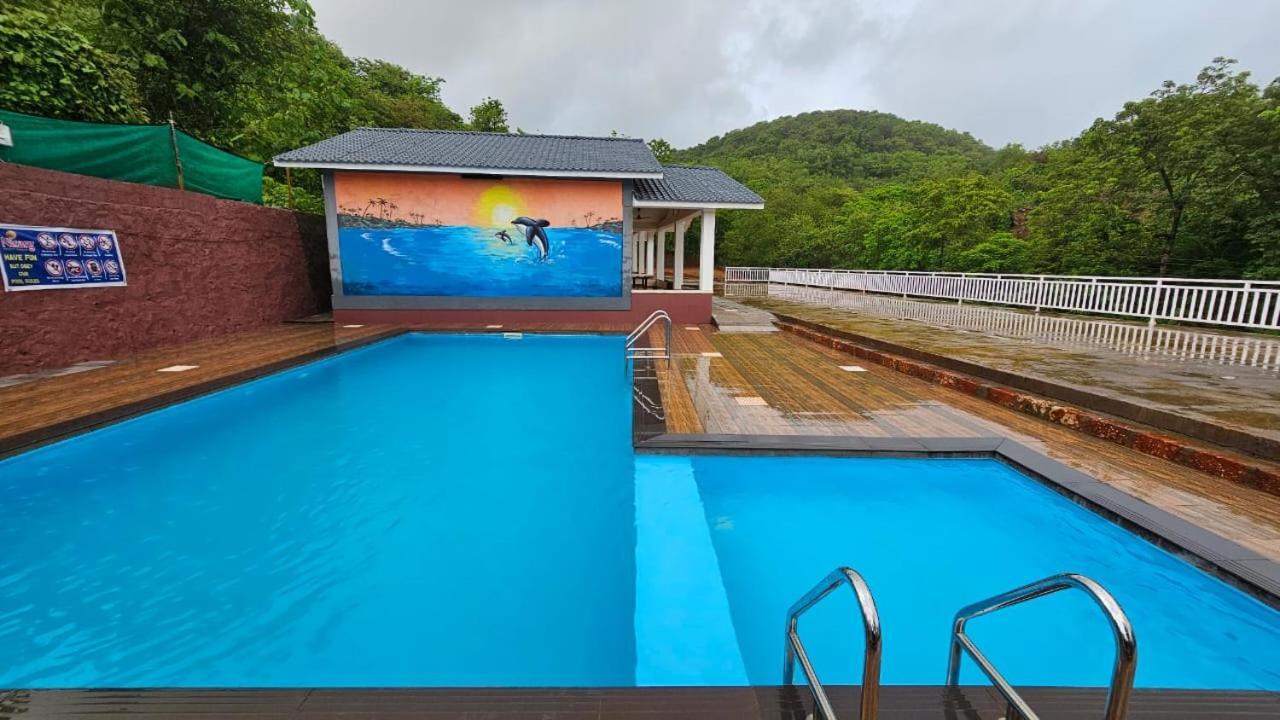 Nisarg Resort Guhāgar Esterno foto